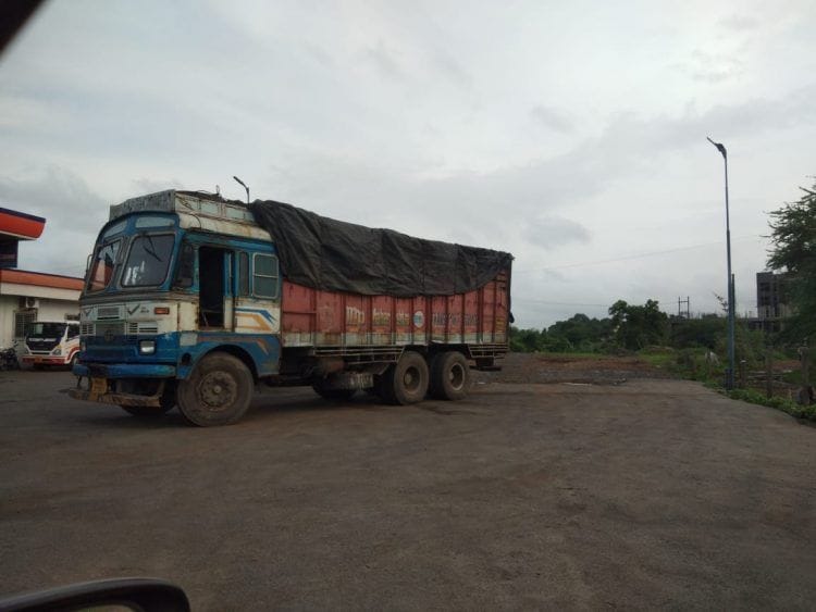 बेकायदेशीर घातक रसायन वाहतूक करणारे वाहन ताब्यात