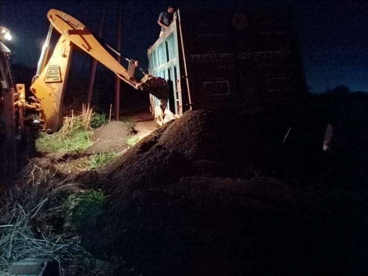 महसूल विभागाची अनधिकृत रेती वाहतुकीवर धडक कारवाई