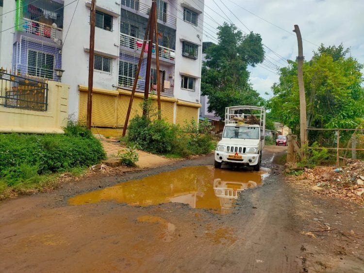 वाड्यात रस्त्यांची दुरावस्था कायम