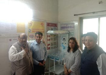 रोटरी क्लब मुंबईकडून नळयोजना आणि नवजात बालकांसाठी उबदार बेडची भेट
