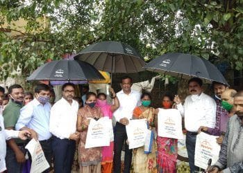 बोईसर मध्ये कापडी पिशव्यांचे वाटप