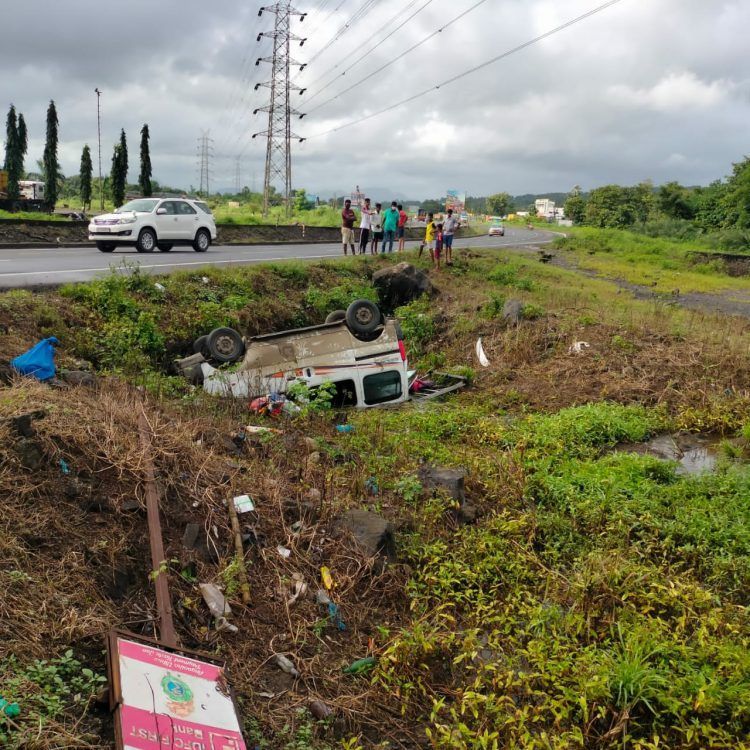गणपतीला गावी जाणाऱ्या गाडीचा अपघात