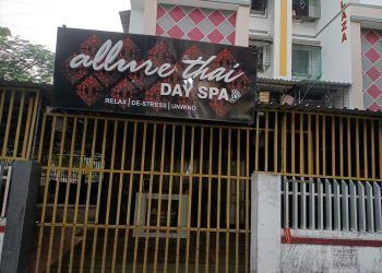 स्पा सेंटर मध्ये सेक्स रॅकेट