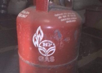तारापूर मध्ये भरलेल्या गॅस सिलिंडर मधून गॅसची चोरी