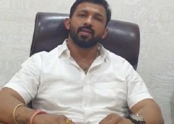 फसवणूक करणाऱ्या युवासेनेच्या पिंपळेला वाचवण्यासाठी नेते हतबल