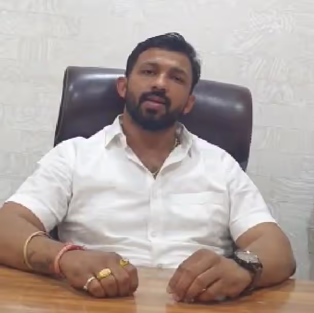 फसवणूक करणाऱ्या युवासेनेच्या पिंपळेला वाचवण्यासाठी नेते हतबल