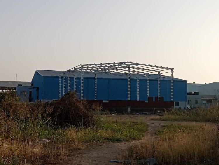 रहिवासी क्षेत्रांत अनधिकृत कारखान्यांचे बांधकाम