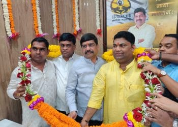 विक्रमगड नगरपंचायतीच्या नगराध्यक्षपदी निलेश पडवळे