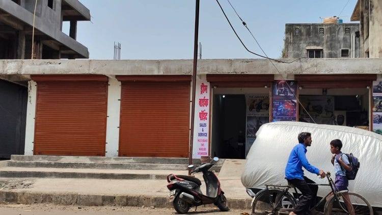 गावठाण जागेवर अनधिकृत बांधकाम जोमाने