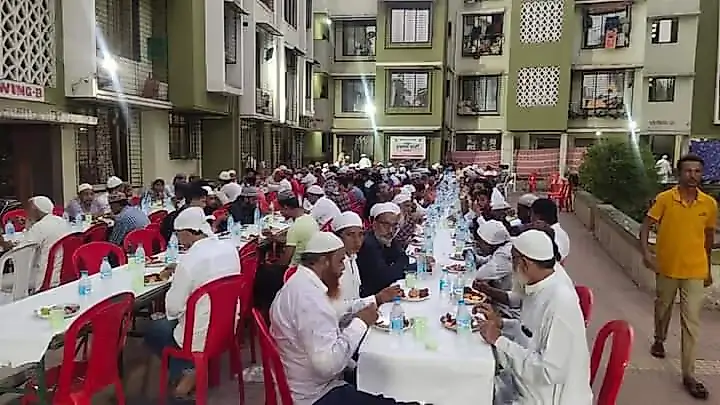 इफ्तार पार्टीतून नेमके साध्य काय होतंय/ कोणता संदेश!