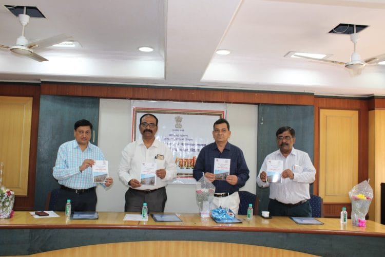 प्रशासकीय सेवेत आस्थापना विषयक अद्यावत माहिती आवश्यक – कोकण महसूल उपायुक्त मकरंद देशमुख