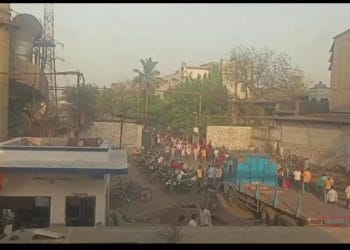 अखेर विराजच्या कामगारांचा संयम तुटाला