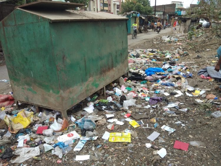 चोरीला गेलेली बँग सापडली कचऱ्यांच्या कुंडीत