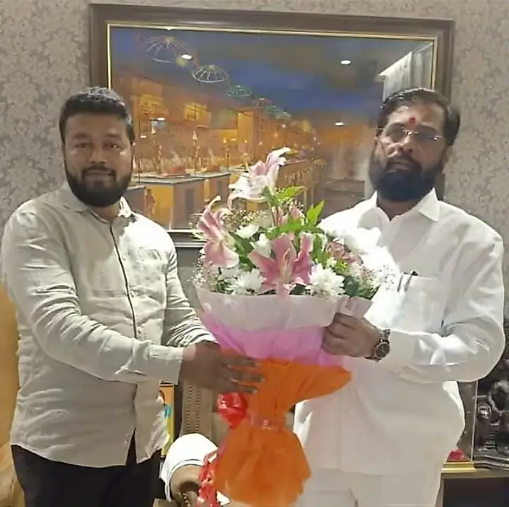 आदिवासी दिनानिमित्त विश्वास फाउंडेशनची राजकीय खेळी