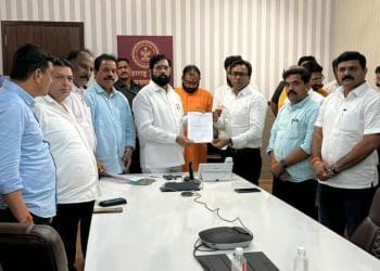 शिवसेनेचे शिवबंध सोडून बोईसरचे दोन चेहरे शिंदेंच्या मांडीवर