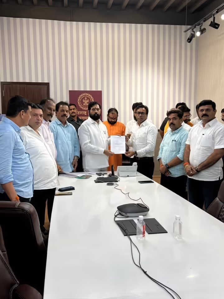 शिवसेनेचे शिवबंध सोडून बोईसरचे दोन चेहरे शिंदेंच्या मांडीवर