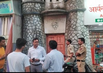 सराईत गुन्हेगारांनी टाकला शिवसेना कार्यालयात दरोडा!