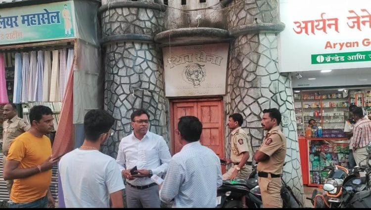 सराईत गुन्हेगारांनी टाकला शिवसेना कार्यालयात दरोडा!