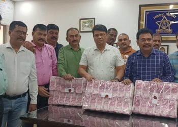 पैशाच्या पावसाचा नाद लागलेला छापायचा बनावट नोटा!