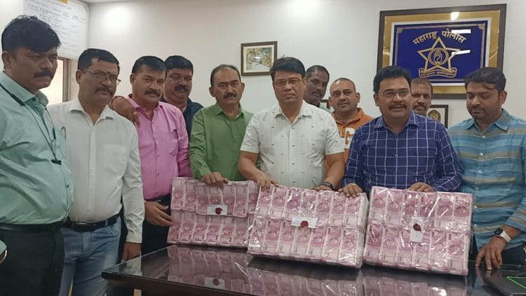 पैशाच्या पावसाचा नाद लागलेला छापायचा बनावट नोटा!