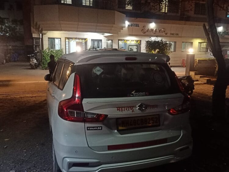 सरोवराच्या २१० मध्ये जिल्हा परिषद उपाध्यक्षांची दारूची पार्टी