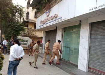 बंदुकीचा धाक दाखवून बोईसर मध्ये दरोडा