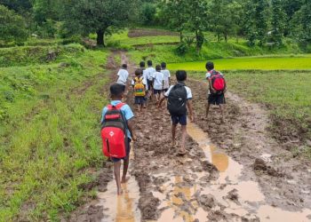 “विकासाच्या गप्पा मारणारे लोकप्रतिनिधी प्रशासन” डुंगी पाड्याला मूलभूत सुविधा कधी पुरवणार ?