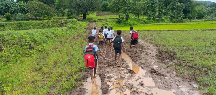 “विकासाच्या गप्पा मारणारे लोकप्रतिनिधी प्रशासन” डुंगी पाड्याला मूलभूत सुविधा कधी पुरवणार ?